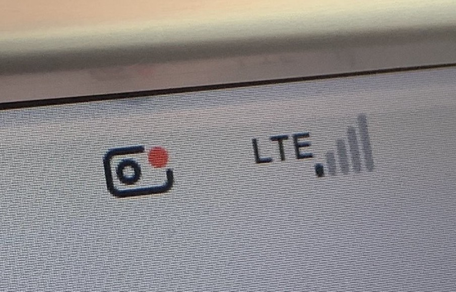 An image of Tesla's recording indicator from PureTesla